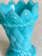 フラワーベース　ミニサイズ　小さな花瓶　オパリンガラス　ミルクガラス　PORTIEUX　 19otk15