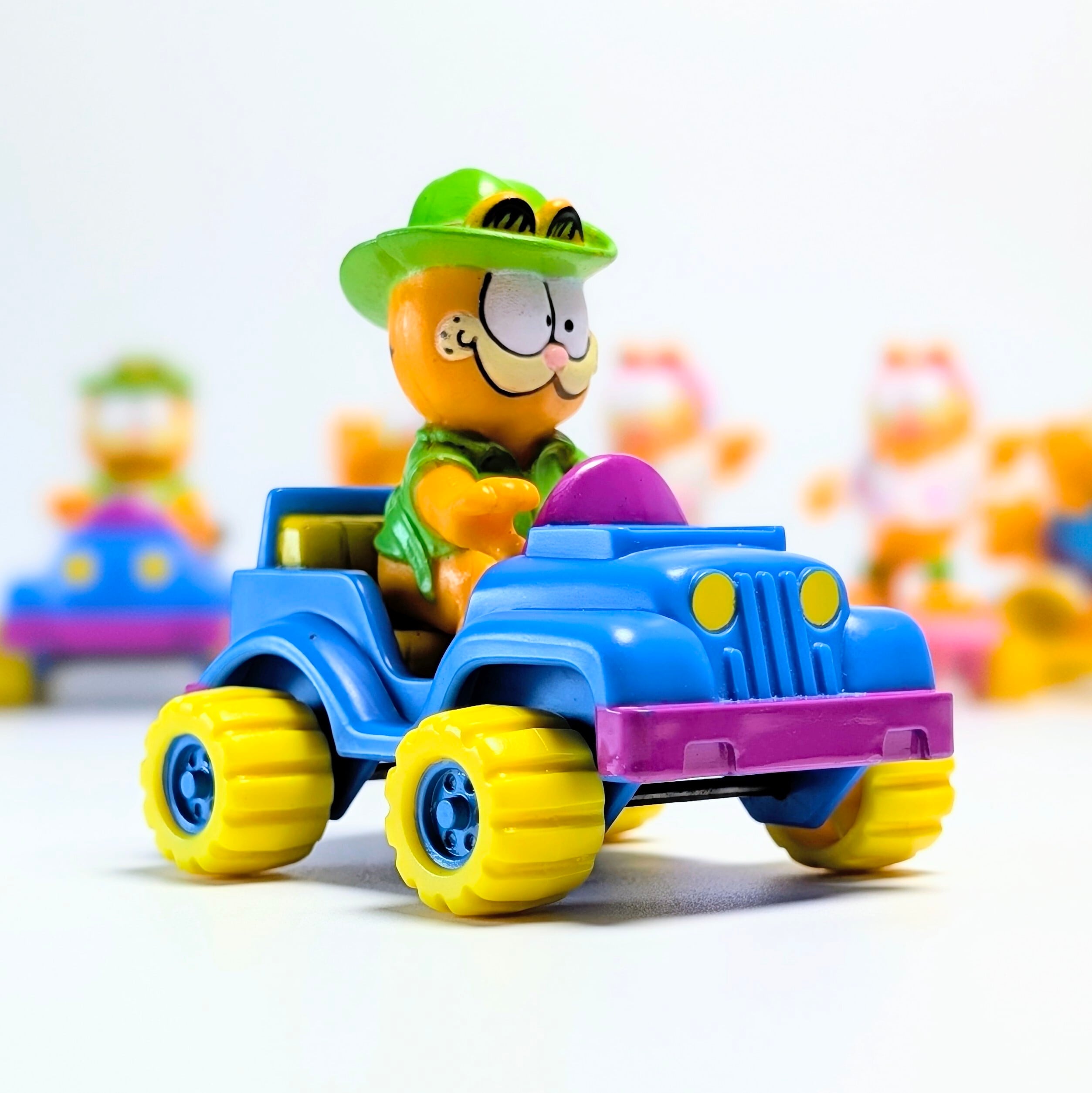 ☆ VINTAGE 1988 ☆【 McDonald's  ( マクドナルド ) 】1988年マクドナルドミールトイ 『 Garfield in 4-wheeler（ガーフィールド イン フォーウィラー）』〜ジープに乗ったあいつ(笑)〜 / ミールトイ / ハッピーミール 〚アメリカン雑貨 アメトイ〛