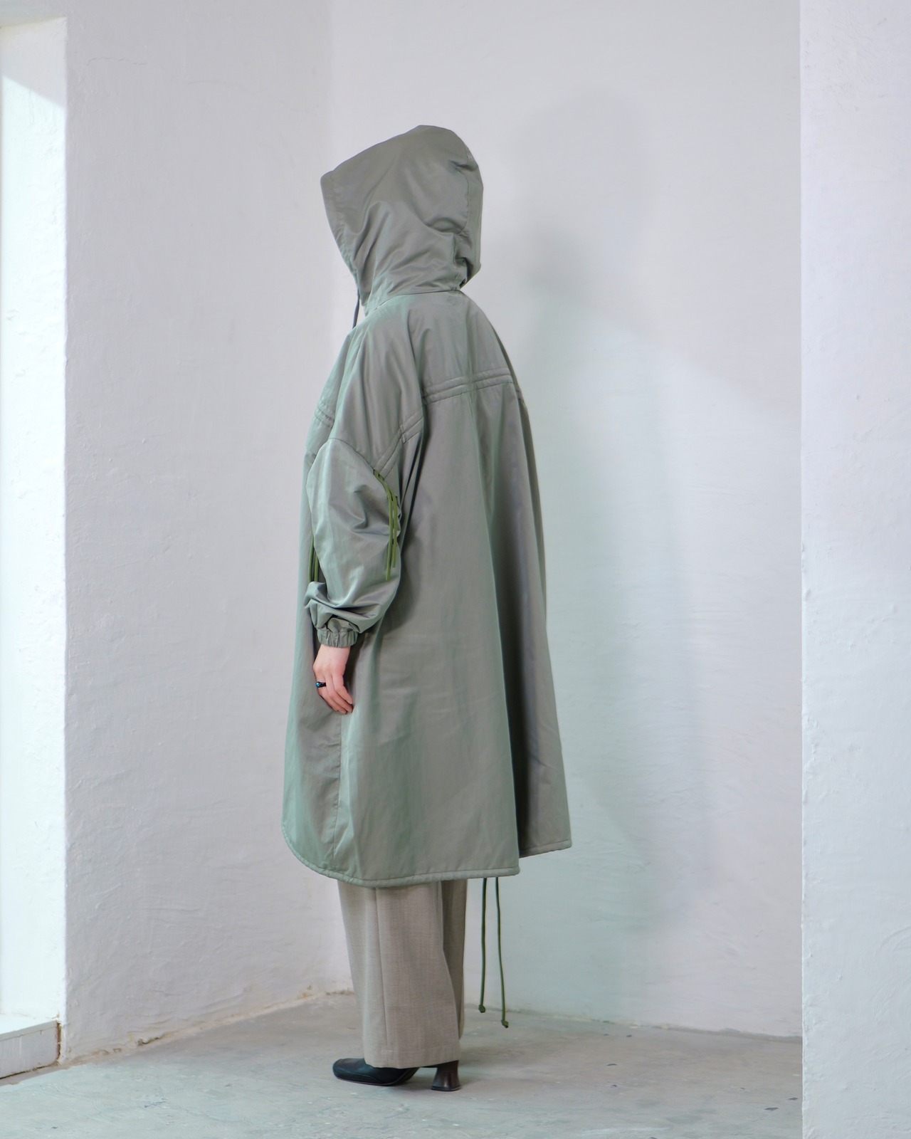 to-te - Drawstring Square Coat ：Slate Green｜撥水素材／微光沢／ドローストリング／スクエアコート