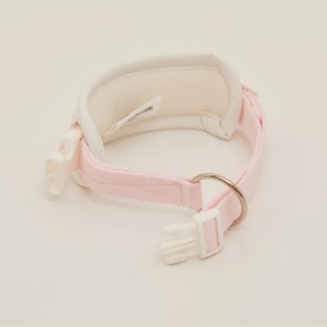 【予約】[ thesallyslaw ] Bailey cushioning collar｜Strawberry Blush