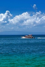 海を疾走するボート（バリ島） P
