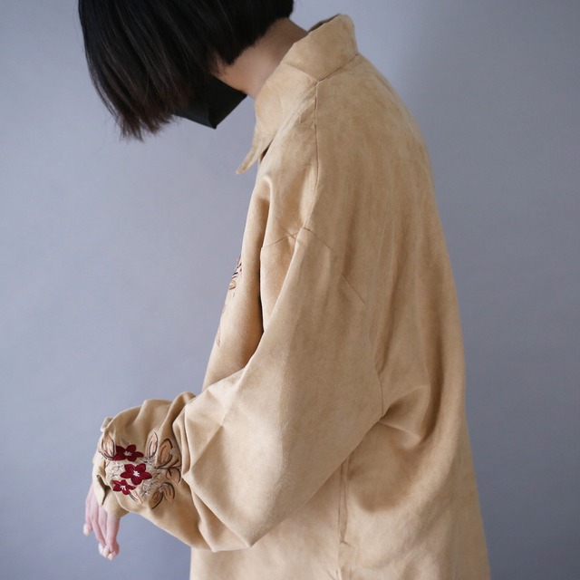 "刺繍×花" front and sleeve design loose silhouette fake suede shirt