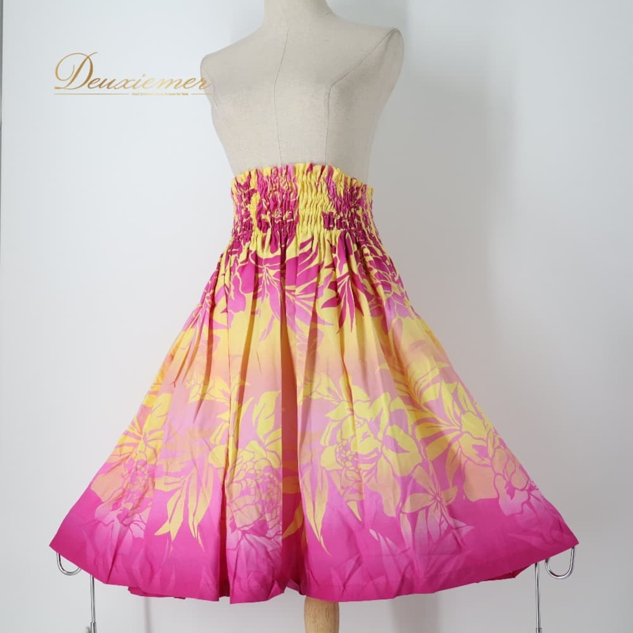 フラダンス 衣装 パウスカート イエロー系 トーチジンジャーTorchGinger ハワイアンプリント アロハ フラ ダンス レッスン 練習 黄 シングル スカート フレア ピンク 紫 ダンス衣装 ハワイアンダンス レディース ピンク系 パープル系 華やか かわいい おしゃれ フラガール ウエストゴム シングルスカート フレアスカート ハワイアン プリント柄 トロピカル柄 植物柄 葉っぱ柄 イエローピンクパープル系 ビビッドカラー 2トーン カラフル華やか 派手め カジュアル アロハ柄 ハワイアンウェア