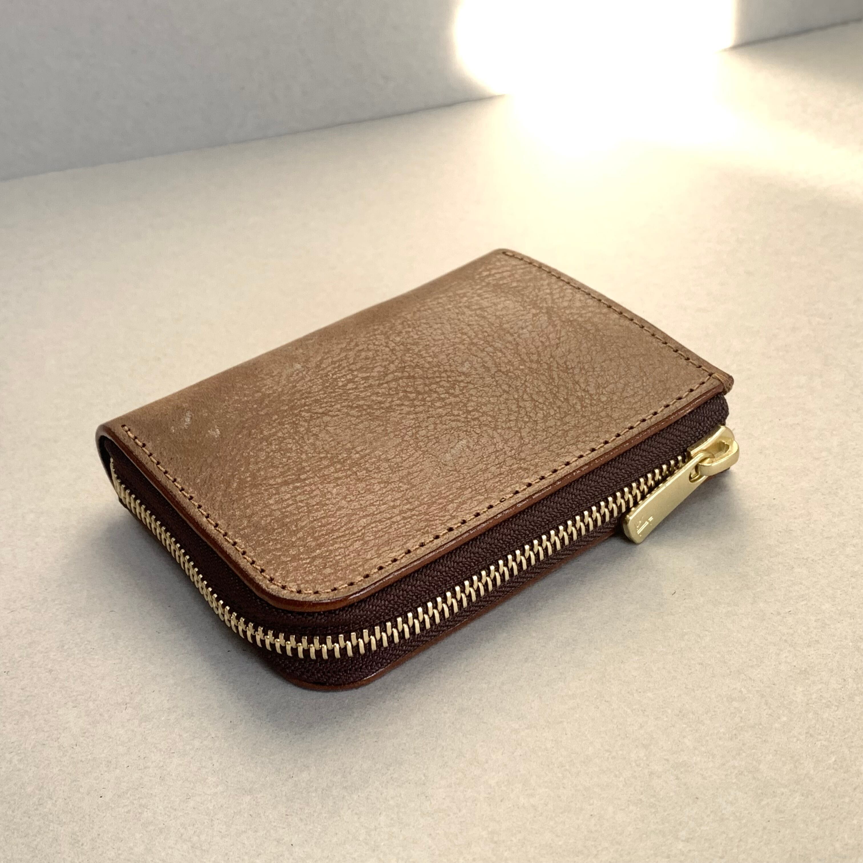 anroom standard L字ファスナーミニ財布/色:モカ/オイルワックス L字ファスナーミニ財布/色:モカ/オイルワックス | anroom standard.