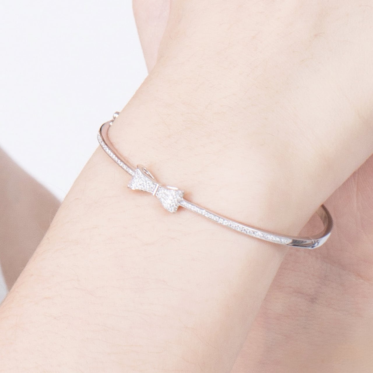 おしゃれ キラキラ リボン 結び目 シルバー ブレスレット | FANCY おしゃれ キラキラ リボン 結び目 シルバー ブレスレット | FANCY
