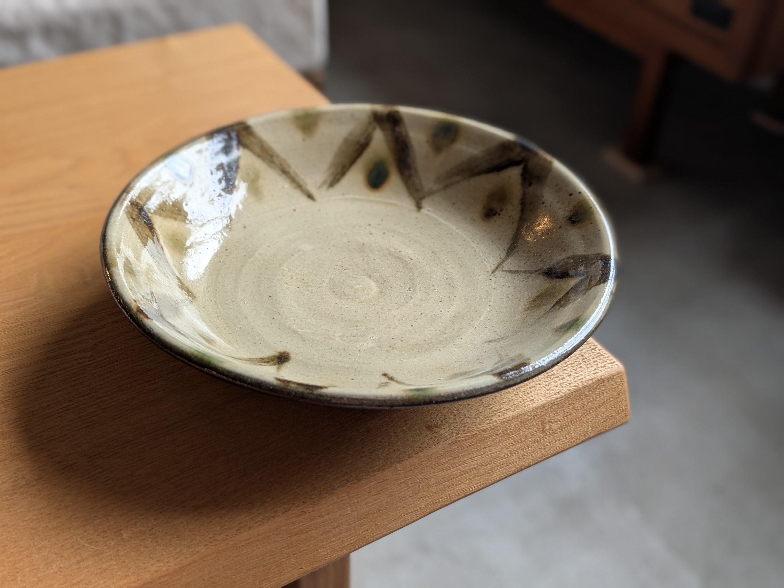 やちむん【一点もの】 8.5寸皿（幾何学紋様） | 照屋窯 | inoya