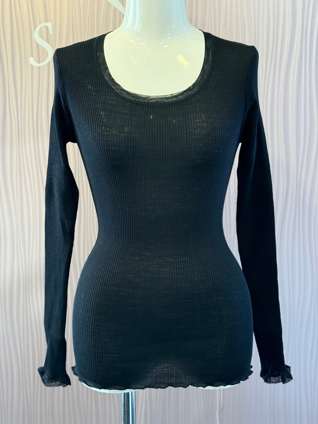 ウールシルク チュール付き長袖トップス 2サイズ fraly 黒