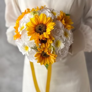 ひまわり×白バララウンドブーケ☆