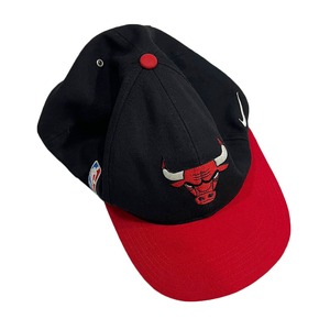 NBA NIKE CHICAGO BULLS VELCRO TAPE HAT SIZE FREE (USED)
