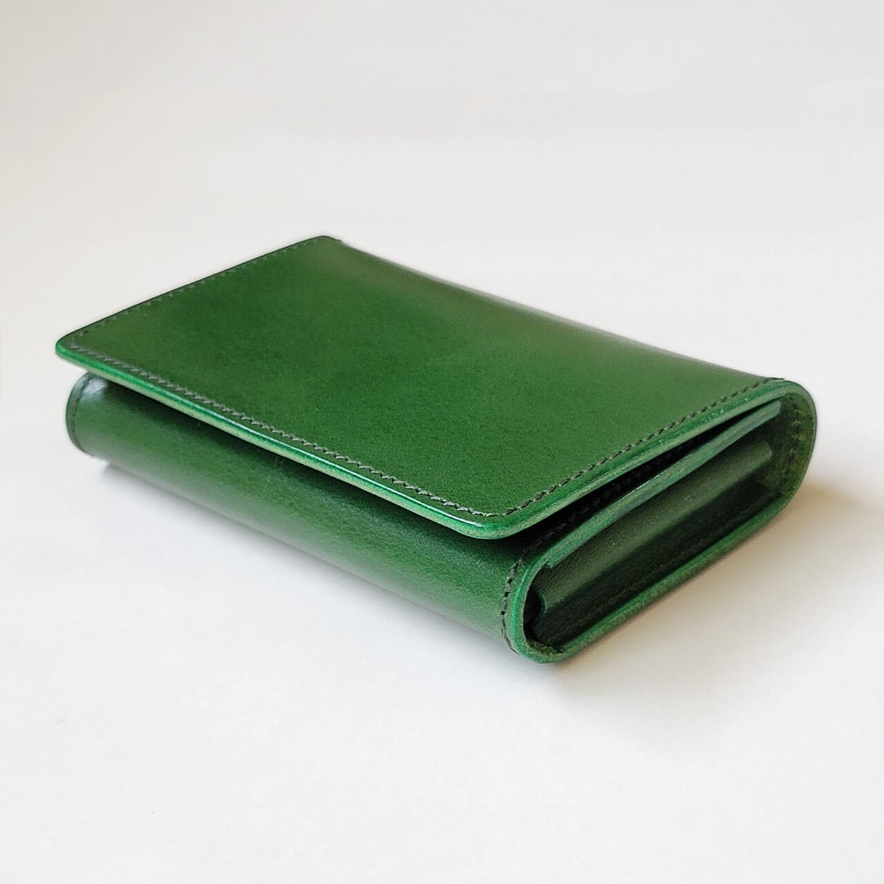 大容量名刺入れ グリーン Leather+(レザープラス) シンプルで少しレトロな革小物