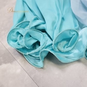 ベリーダンス オリエンタル 衣装 上下セット ブルー系 トップス スカート アーム アーム飾り 腕飾り 水色 花 ラインストーン ビーズ かわいい 明るい キラキラ 華やか ダンス衣装 イベント ステージ 華やか