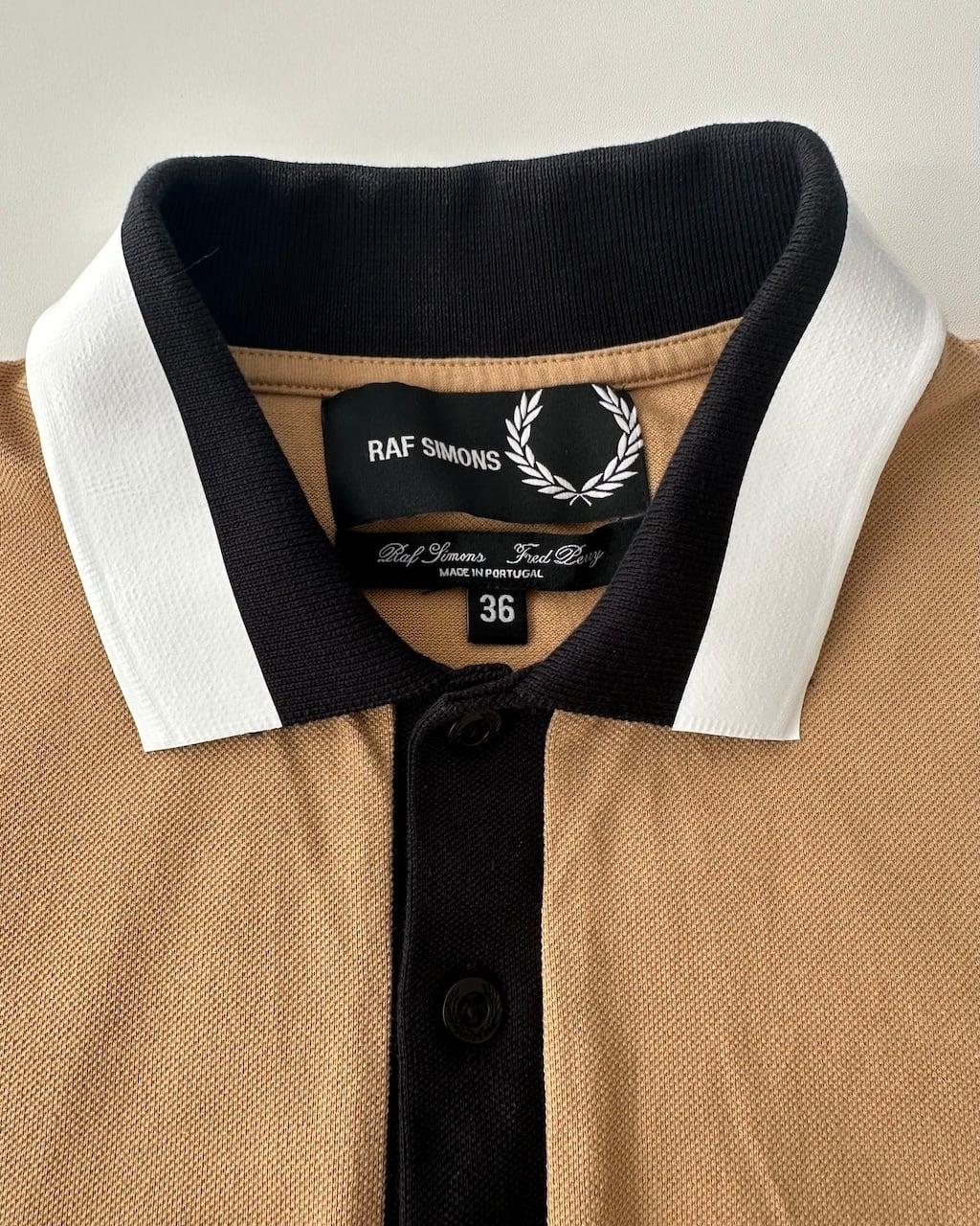 【稀少】RAF SIMONS Fred Perry ポロシャツ 36 ベージュ FRED PERRY×RAF SIMONS TAPED COLLAR POLO | dear closet