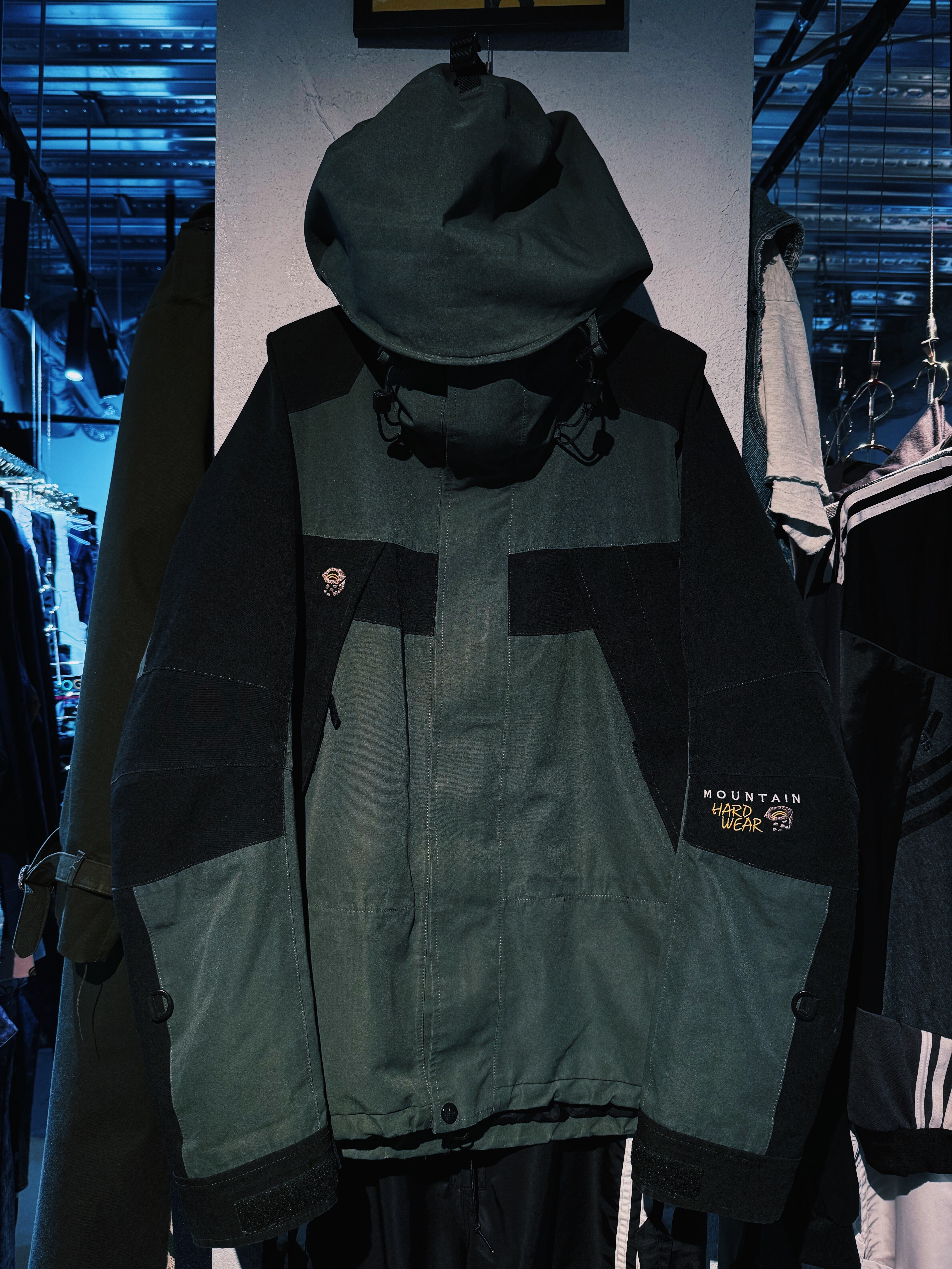 【D4C】"Mountain hard wear" GORE-TEX over nylon hoodie mountain jacket
