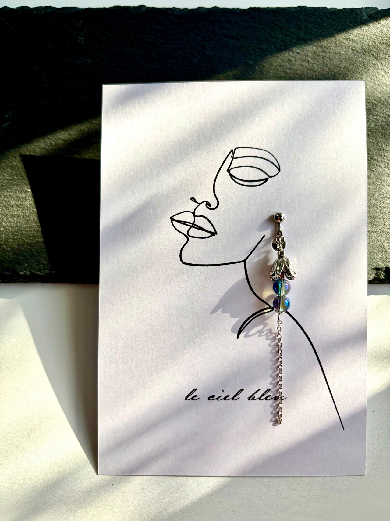 垂れ下がるこの花の実は アクアオーラ ゴールド/シルバー