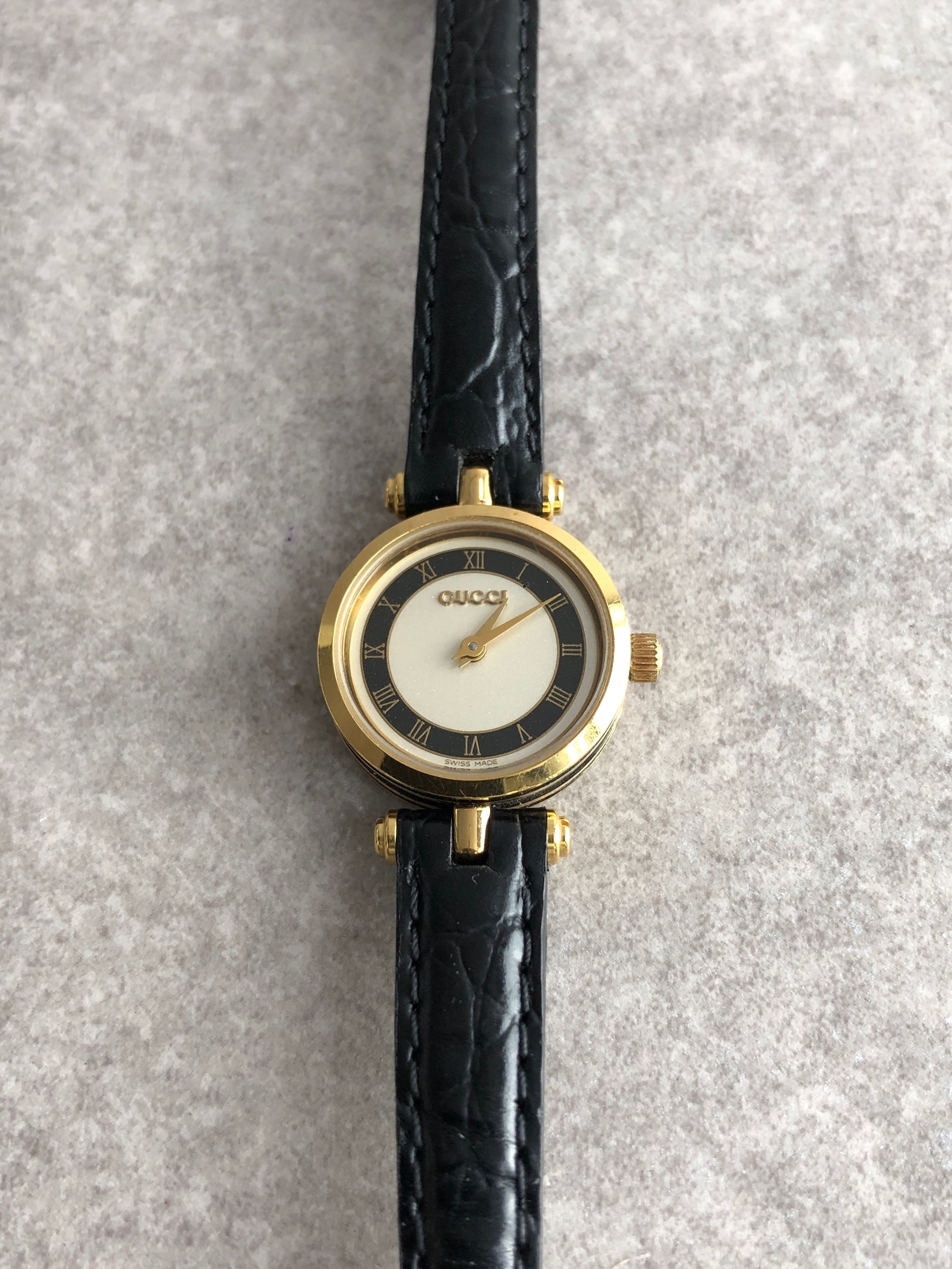 GUCCI グッチ 腕時計 ブラック ローマ文字 レザー クォーツ vintage