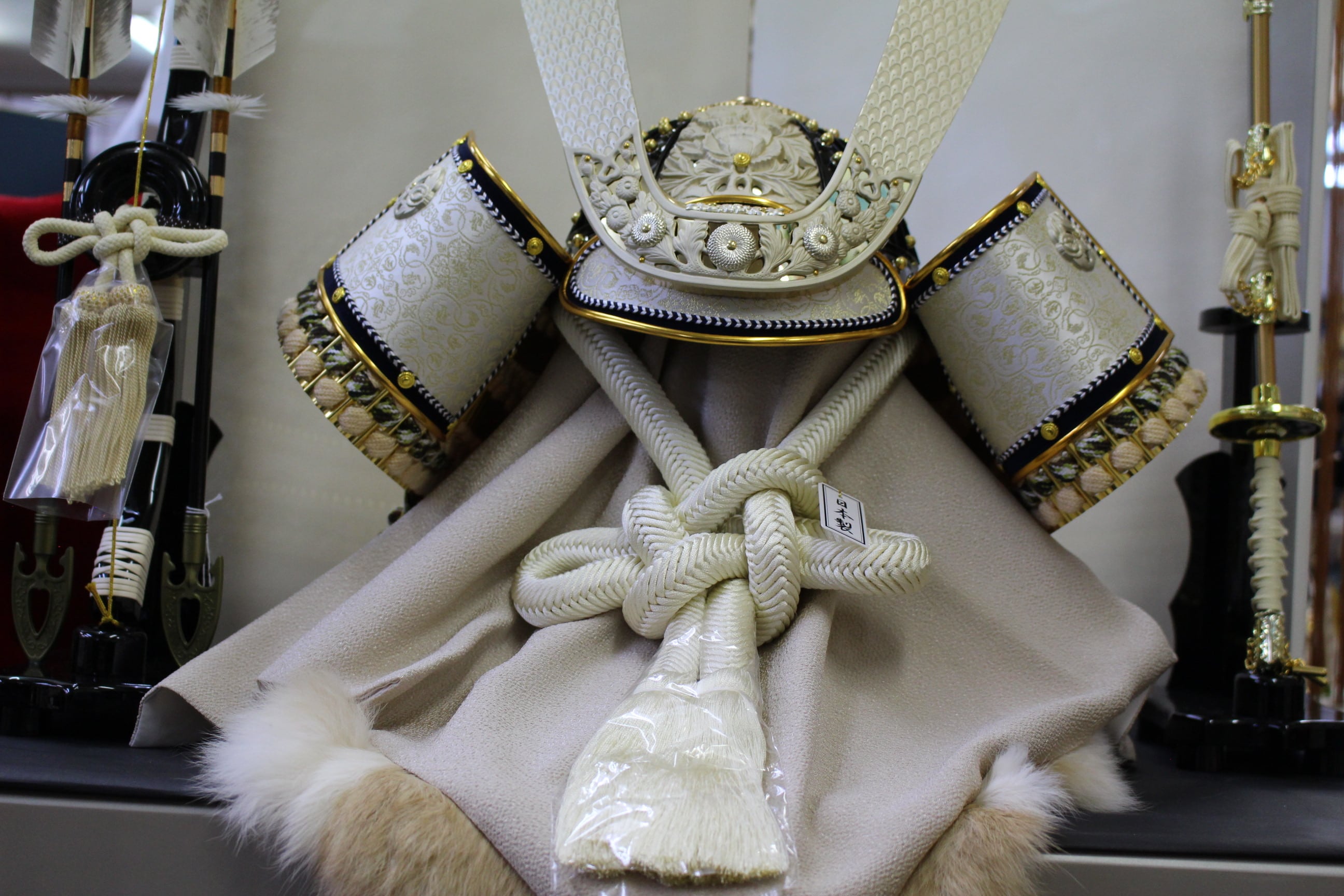 五月人形 Une e'toile/星 収納着用兜飾り 平安翠鳳作 | SHIMADA DOLL