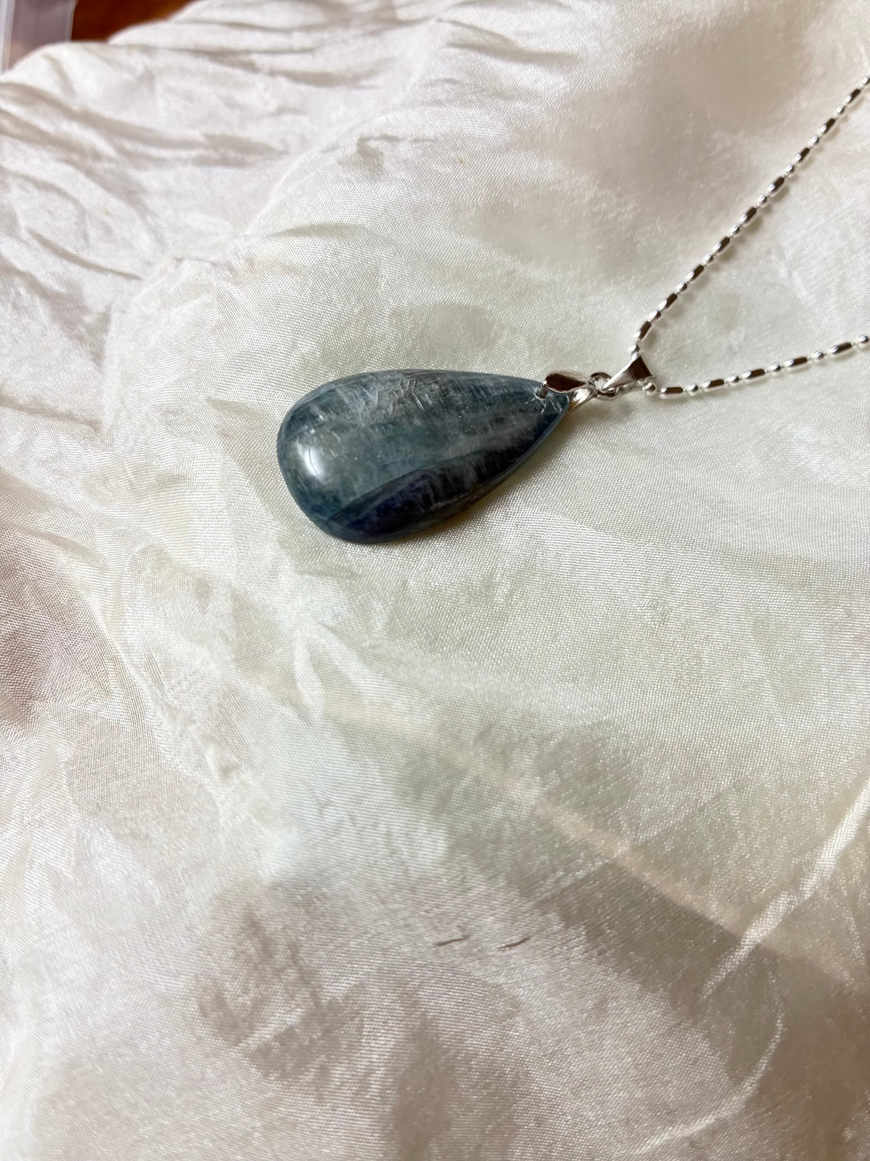 Kyanite〜冷静と魔法〜 necklace