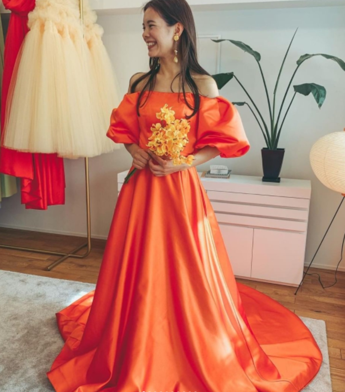 人気上昇！ カラードレス 揺らめく裾 2次会/挙式 /結婚式 オレンジ  