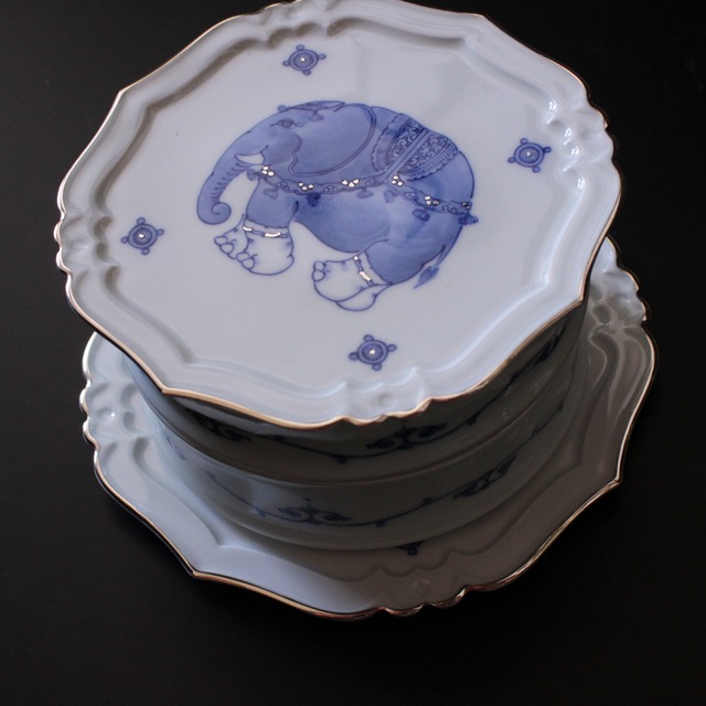 象プラチナ　四方輪花重