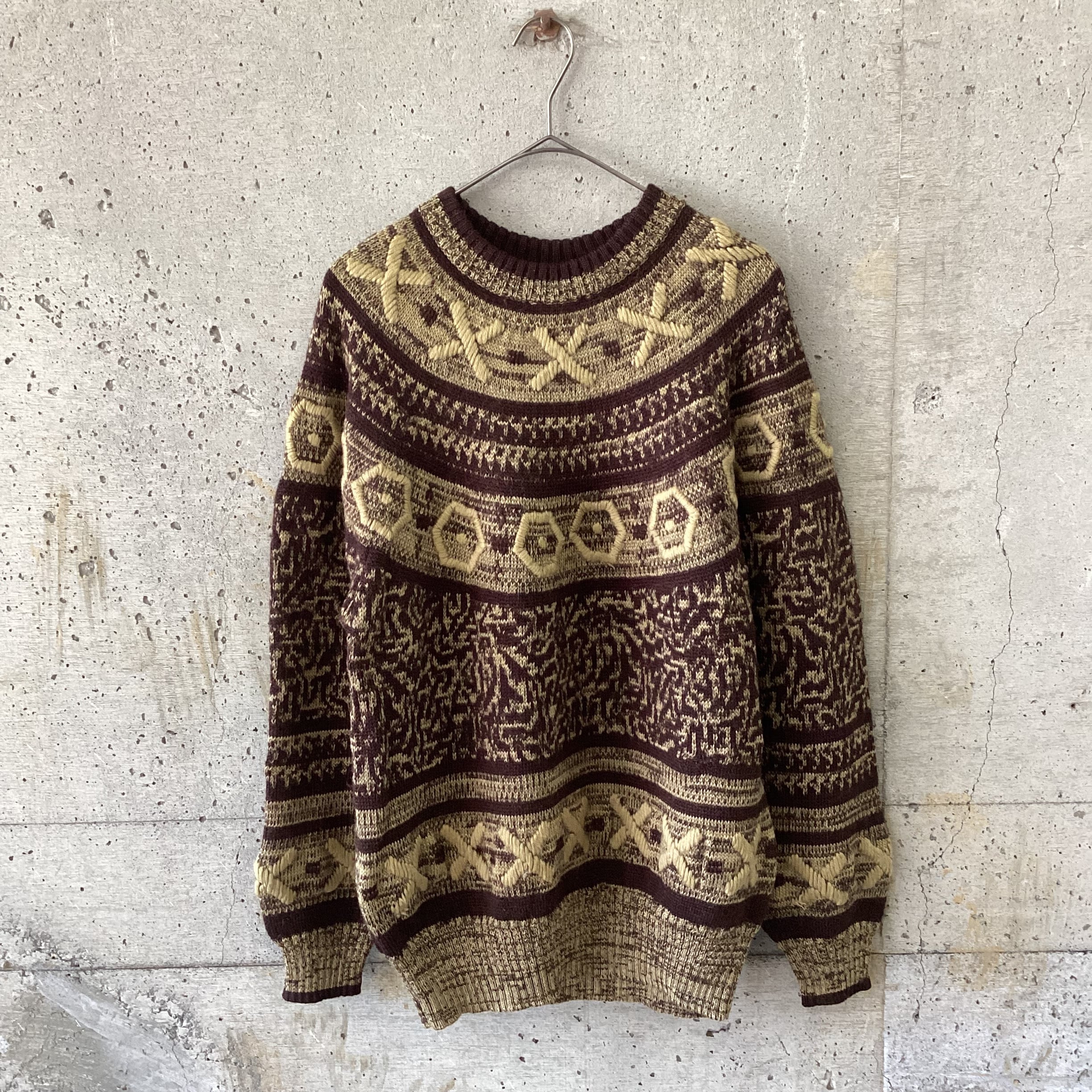 Loose brown patterned knit