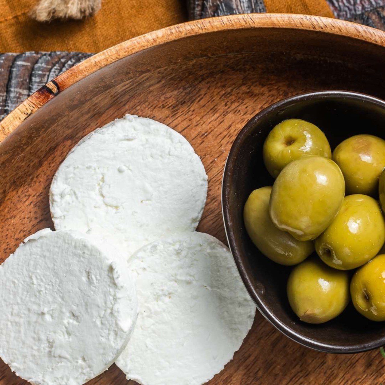 フランス産 グラスフェッド ブシェット ミエル  山羊乳シェーヴル チーズ 100g Grassfed GOAT Cheese BUCHETTE MIEL 100g