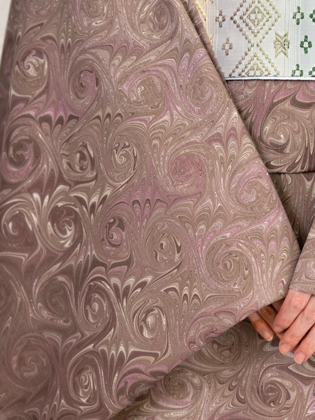 「夢香唐草 — chocola à la folie」風花柄〜セオアルファ 浴衣・夏着物・単衣