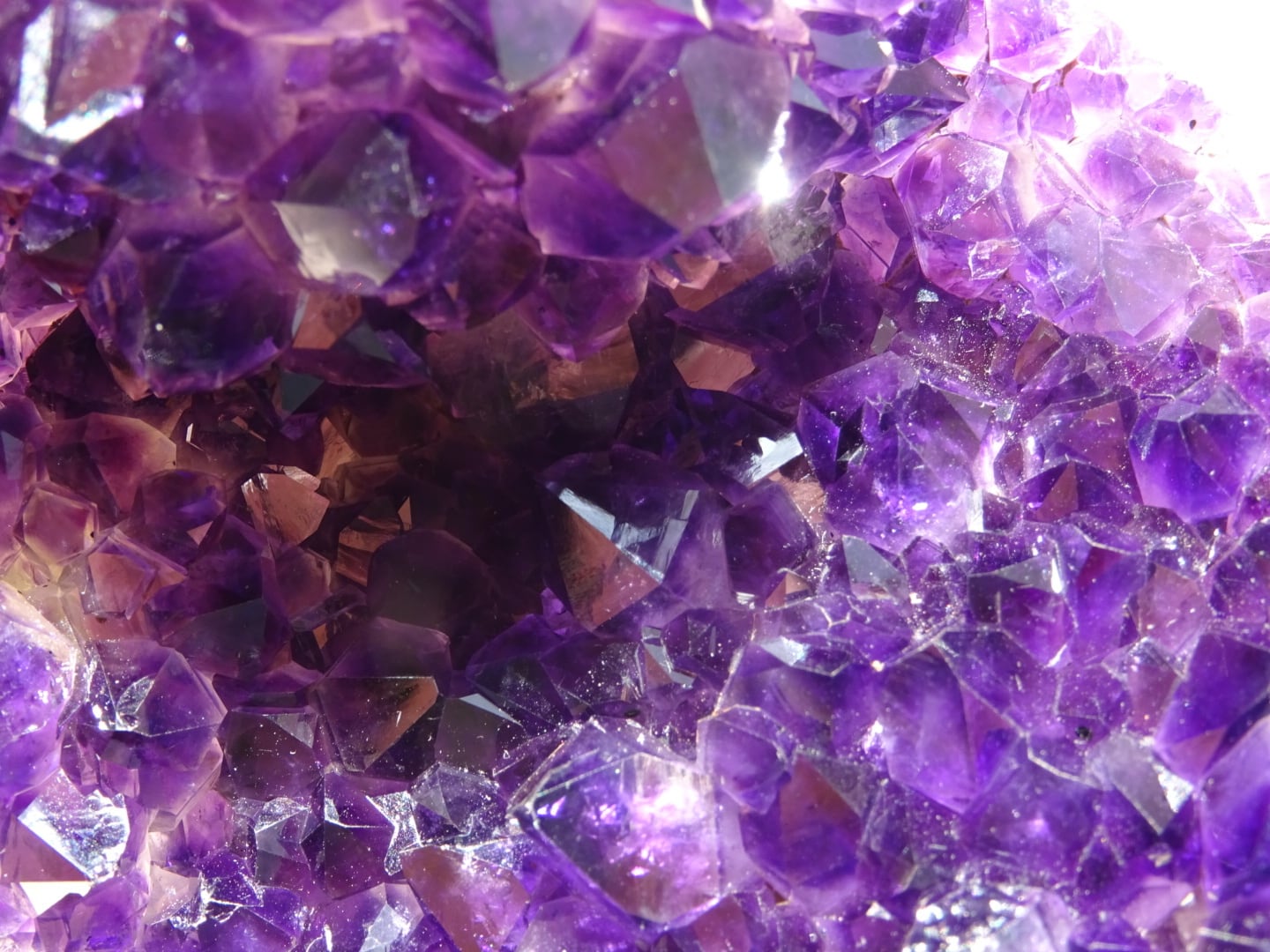 アメジストクラスター（Super Quality） ~The Divine Cave~ | 虹石屋