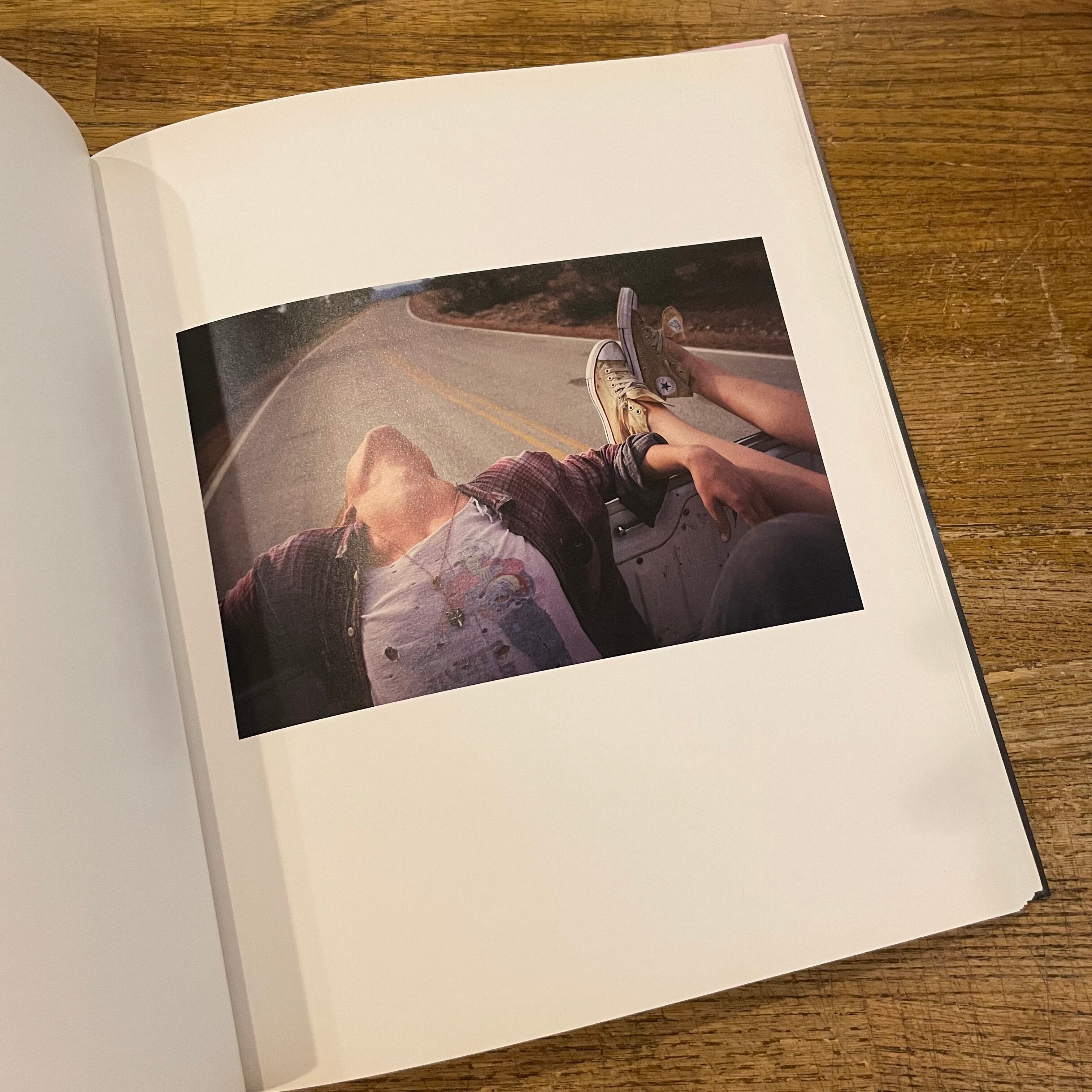Between us and the sea / Tamara Lichtenstein | 百年