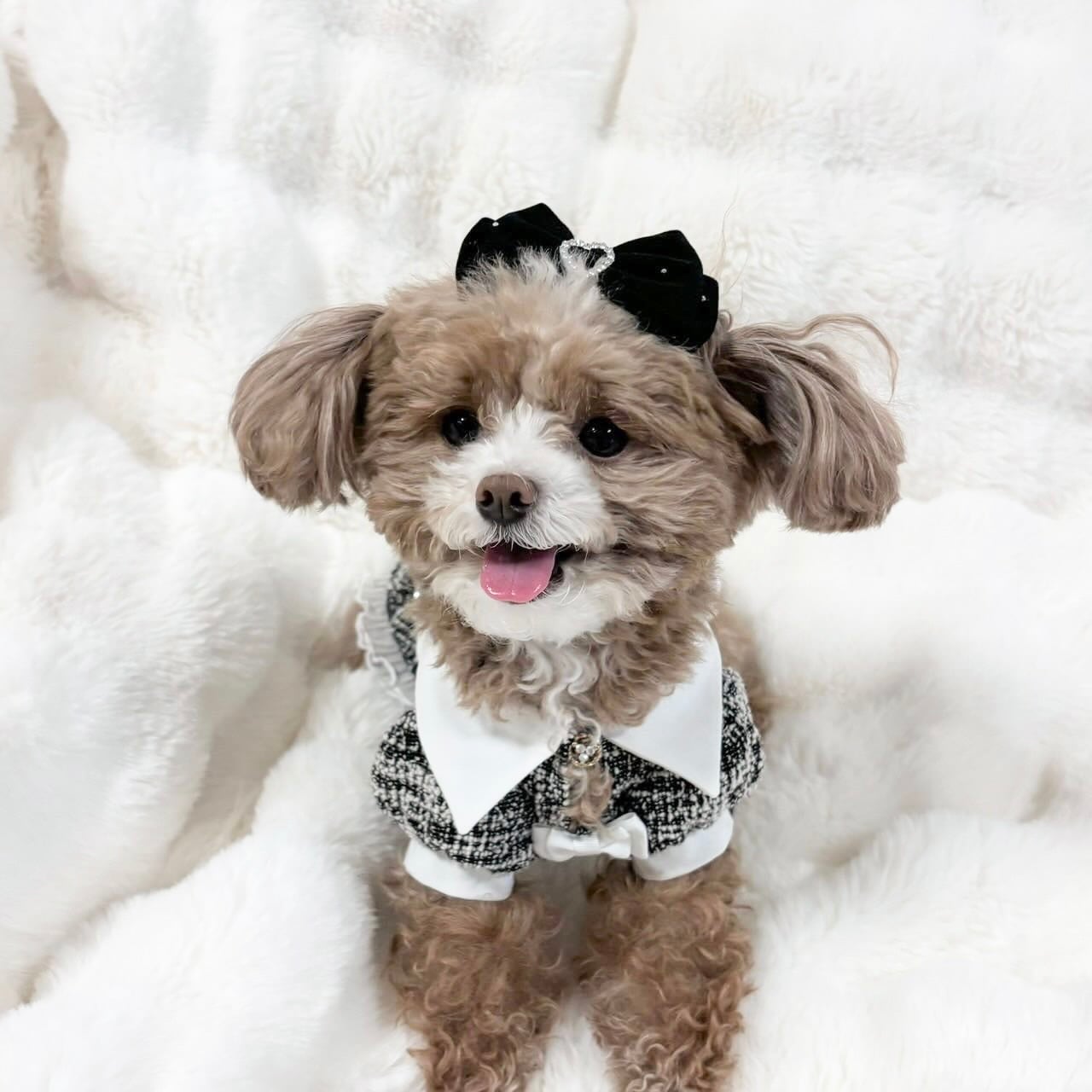 ハートビジュのキラキラ小さめリボンヘアバンド（後ろ支え付き）