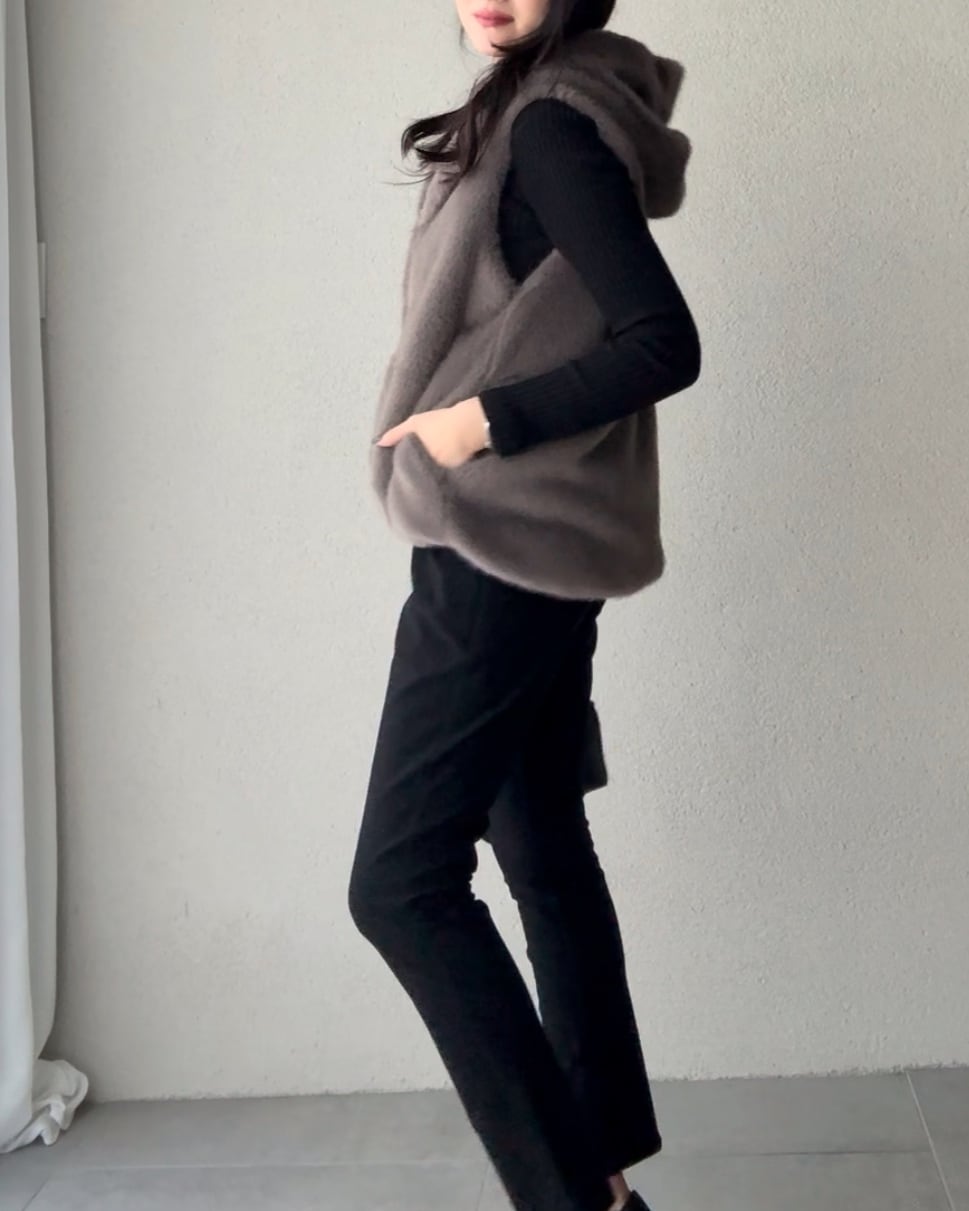 残り僅か！SYSORUS(シソラス) バルーンヘムフーデッドフェイクファー