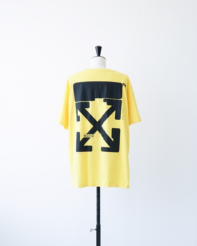 〈OFF-WHITE by Virgil Abloh〉T‐shirt