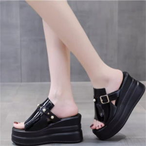 【送料無料】 シューズ 靴 サンダル 3色 ハイヒール 厚底 ウェッジヒール オープントゥ 丸トゥ 装飾 ビジュー キラキラ PU フェイクレザー レザー 革 合皮 光沢 つや エレガント 可愛い 大人可愛い きれいめ シンプル カジュアル シック コンサバ 華やか 大人 上品 おしゃれ お洒落 こなれ感 高見え 高級感 ガーリー 無地 夏 10代 20代 30代 40代 レディース 女性 ママ デート お出かけ 女子会 お呼ばれ 休日 お茶会 授業参観 普段使い オルチャン 韓国系 ファッション