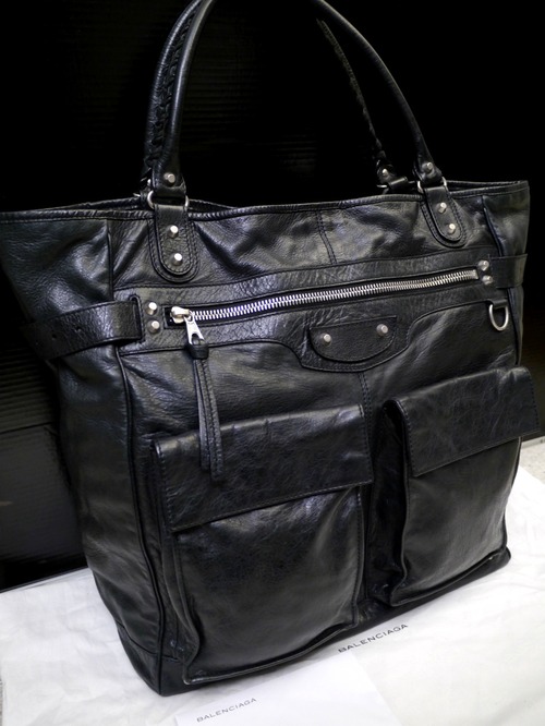 美品◆BALENCIAGAバレンシアガ CLASSIC SQUARE クラシックスクエア 大容量 A4対応 男女可 レザートート バッグ黒◆ ビジネスシーンにも対応♪