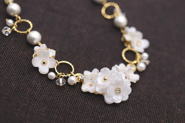 Wedding 白い花とコットンパールの華やかネックレス 大人可愛いハンドメイドアクセサリー ジュネ