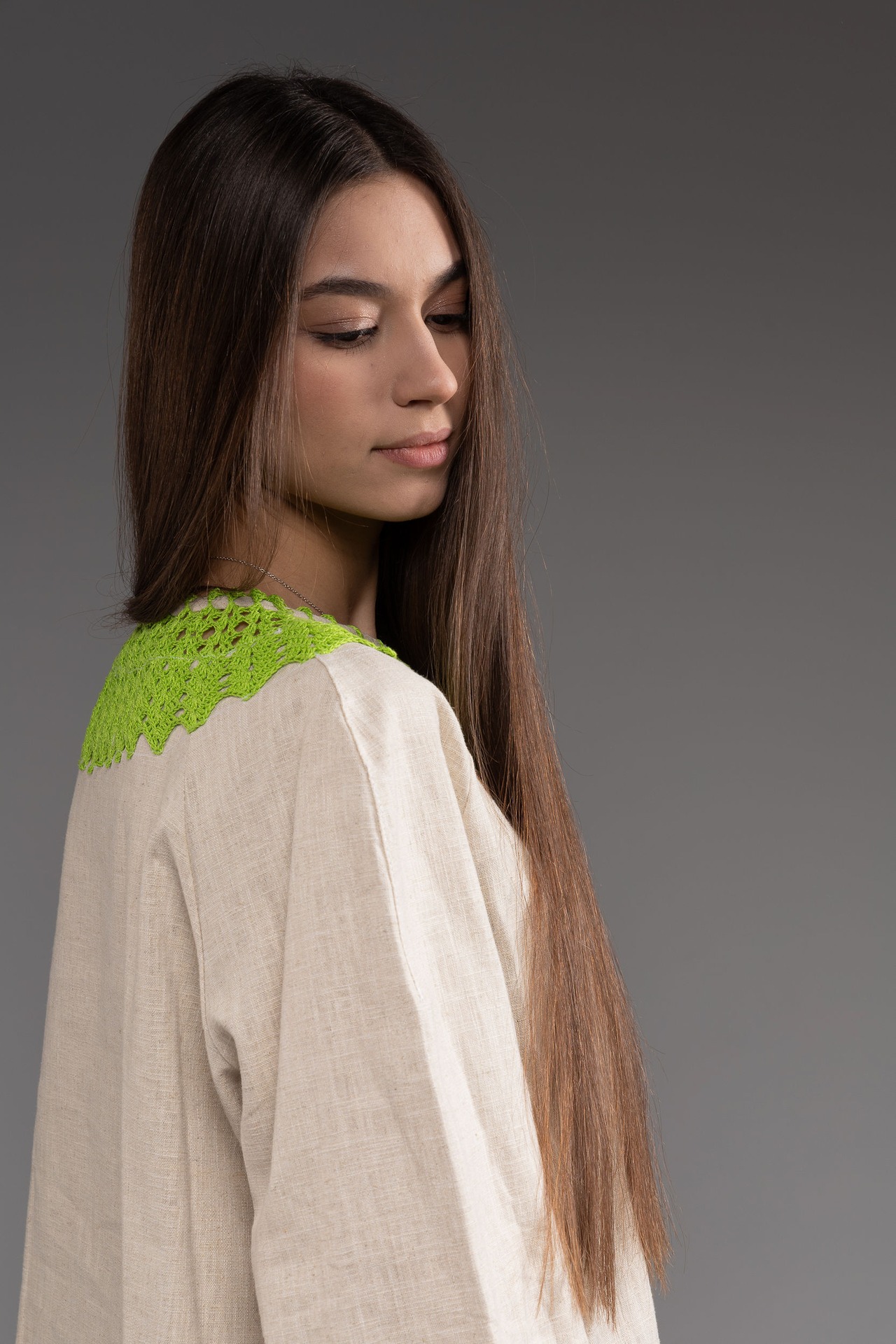 ウクライナ刺繍ヴィシヴァンカ　手刺繍　平行縫い　麻　レディース・フリーサイズ - 11