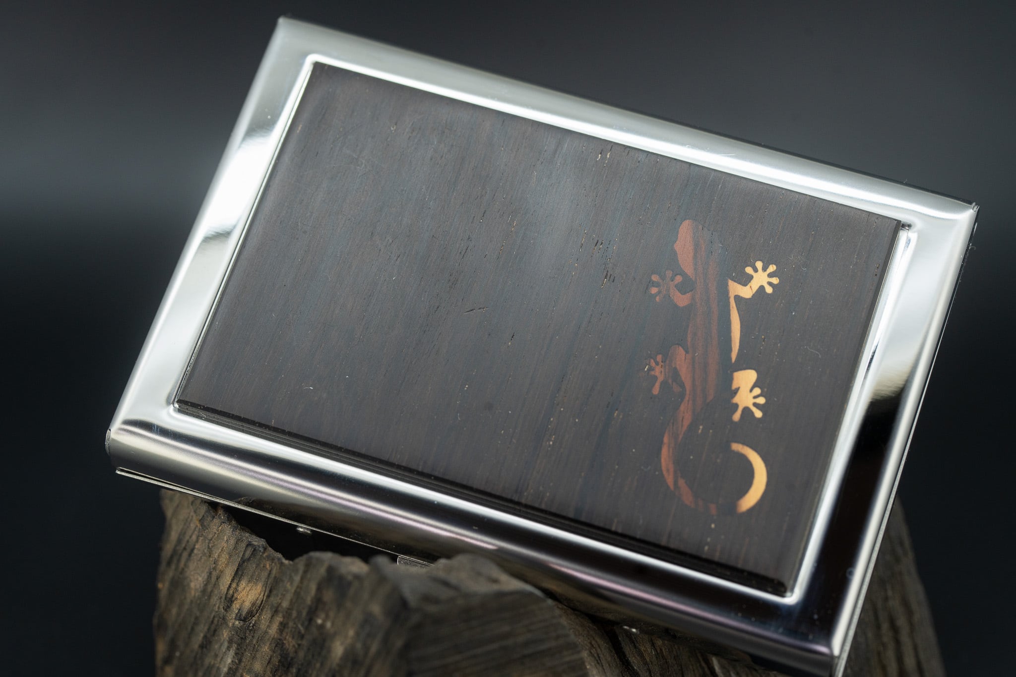 【音楽業界屈指の銘木】 ハカランダ カードケース silver 木登りトカゲ