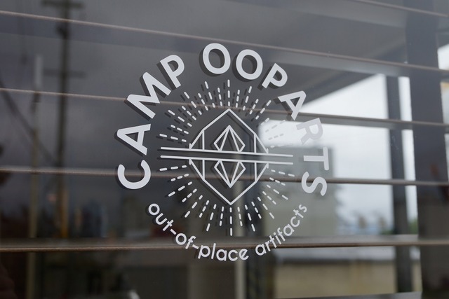 ステッカー F130ｍｍ Campooparts カラー ホワイト車やグッズをオーパーツロゴへ キャンプ オーパーツ Campooparts キャンプオーパーツ Official Shop