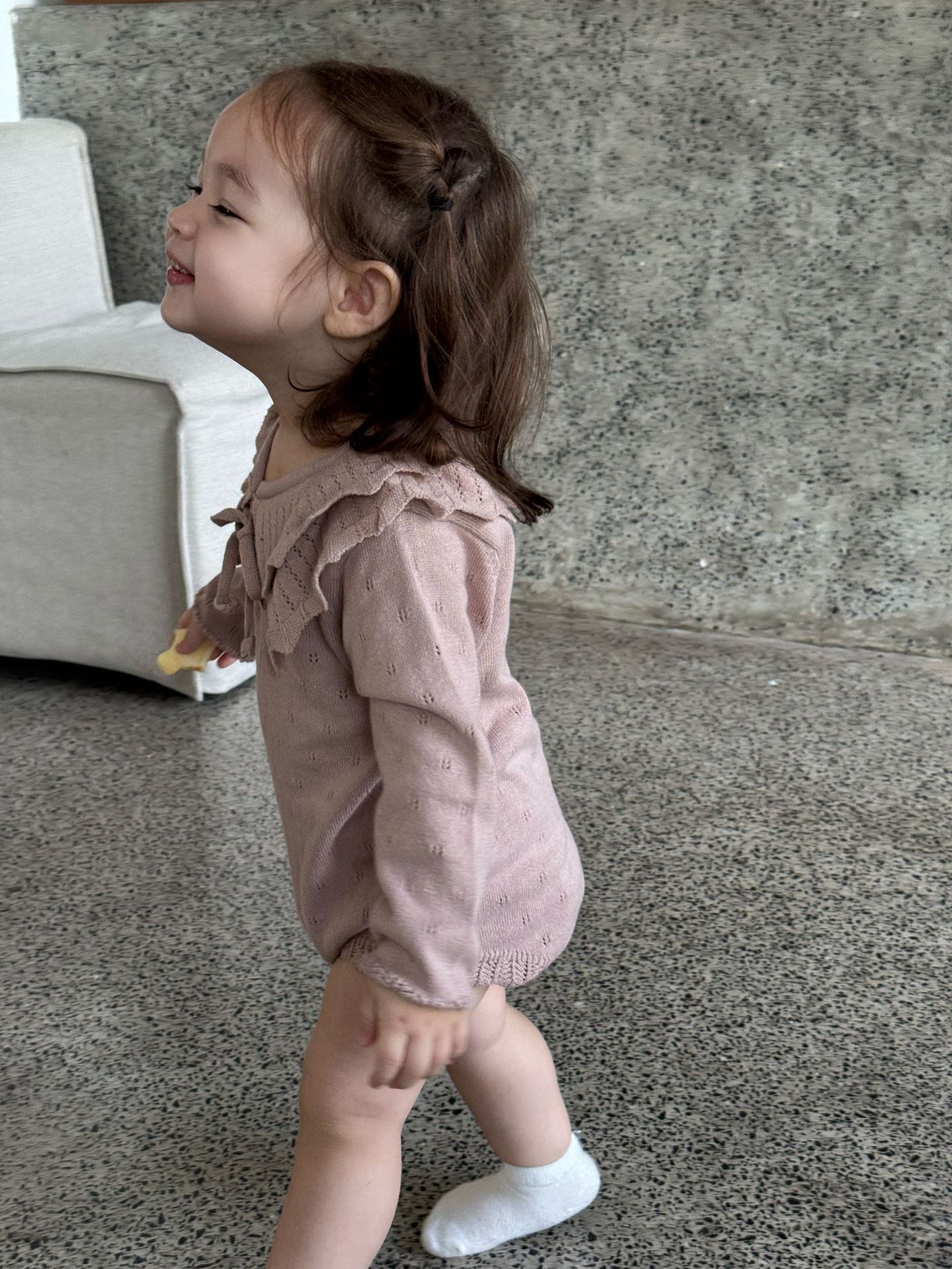 透かし編みニットロンパース