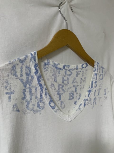 Lettering Print Design V-Neck T-Shirt "Maison Martin Margiela"