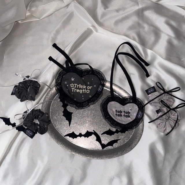 【予約】[tak!tak!tak!tak!] Halloween Heart Bib／ネーム刺繍あり／XS・Sサイズ.ビブのみ／ヘアピン付き