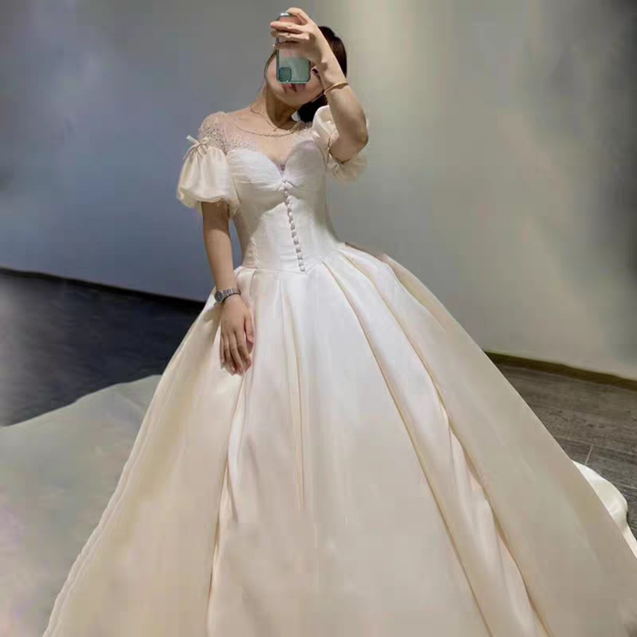 ロイヤルウエディング風のエレガンス ウェディングドレス 結婚式  