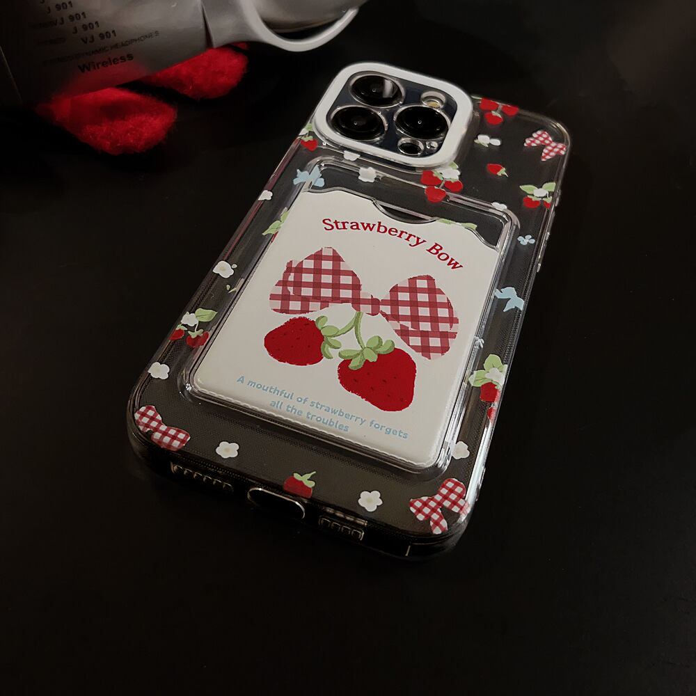 iPhone16対応】真っ赤なストロベリー◎かわいい クリアケース チェック