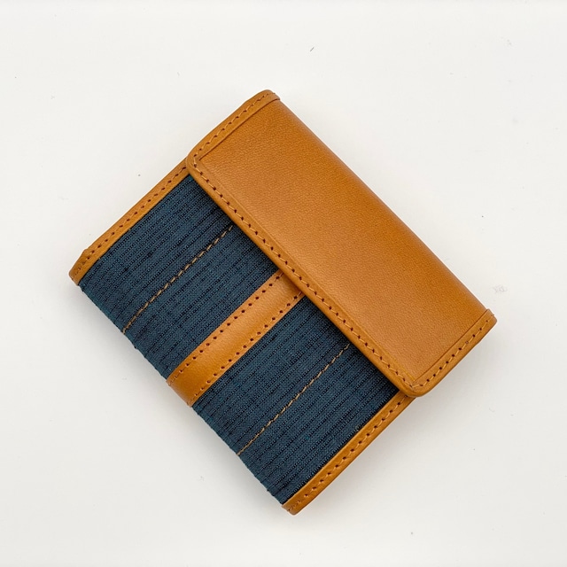 レザー×伝統工芸絹織物「本庄織物」の三つ折り財布（キャメル）