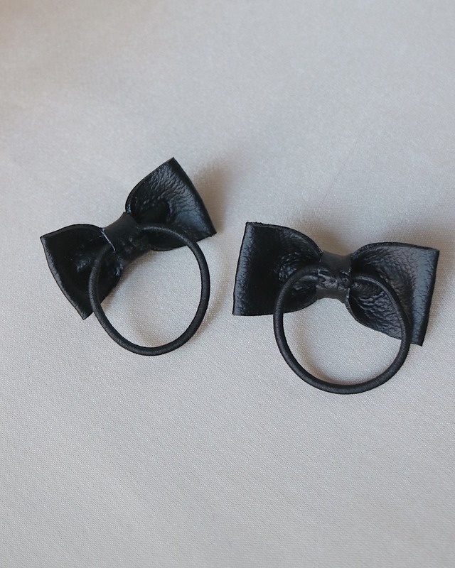 "mini" leather ribbon studs
