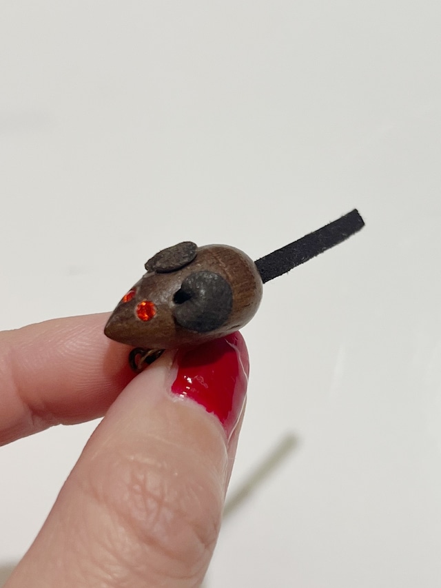 Vintage rat wood leather brooch
