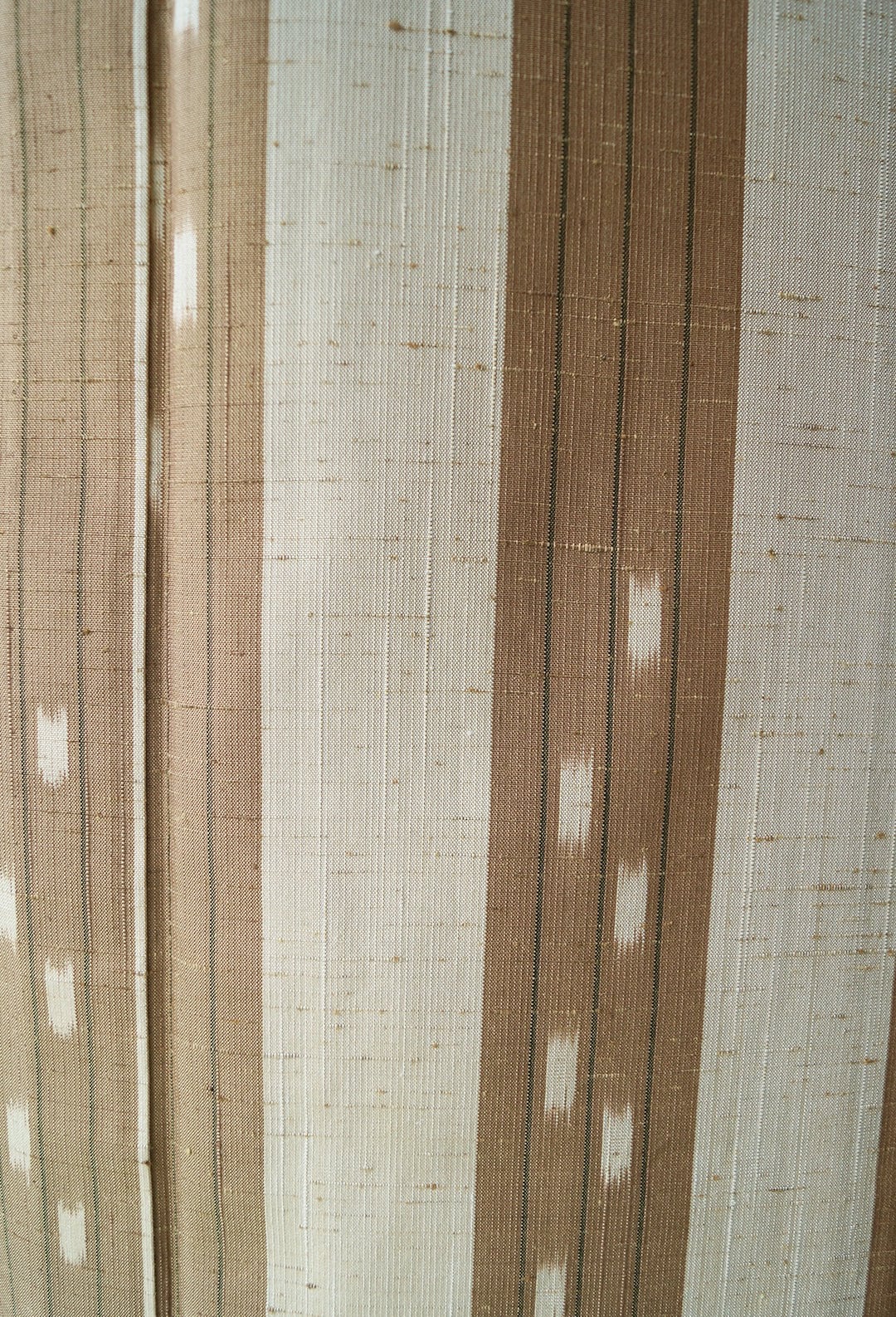 【単衣】 砥の粉色×渋紙色 ぜんまい紬 縞絣 単衣