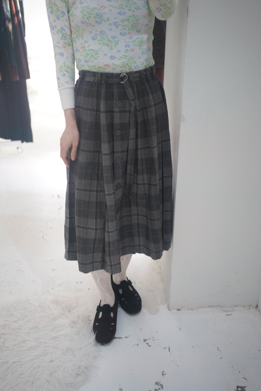 gray check belted pleats skirt