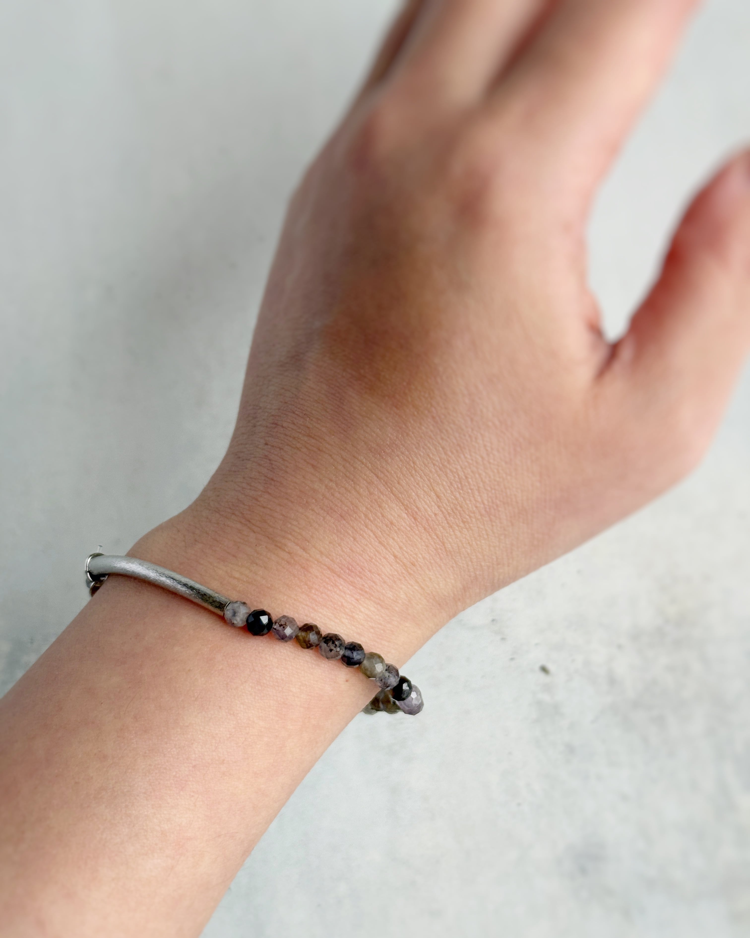 【再販】Tube & stone bracelet(サンストーン・アイオライト)