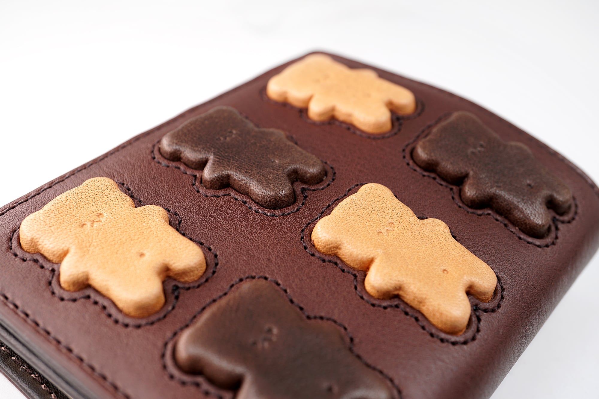 くまちゃんブラウニー2つ折りがま口財布（牛革製）／お菓子な革小物