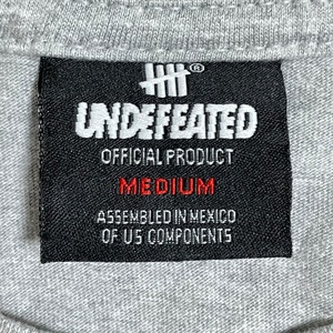 【UNDEFEATED】メキシコ製 プリント TIL DEATH ロゴ Tシャツ イラスト アイスホッケー M 半袖 グレー アンディフィーテッド  us古着